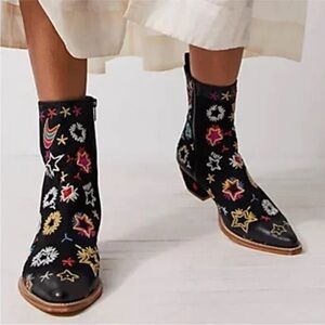 Free People Bowers Suede Embroidered Western
Boots in Black Size 41